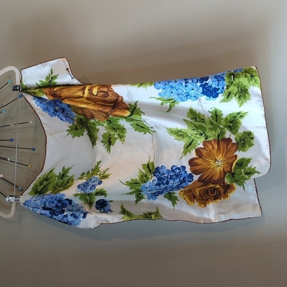 Vintage floral scarf square - Picture 1 of 4